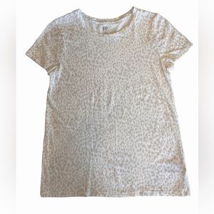 GAP favorite T in white & grey leopard print women’s medium